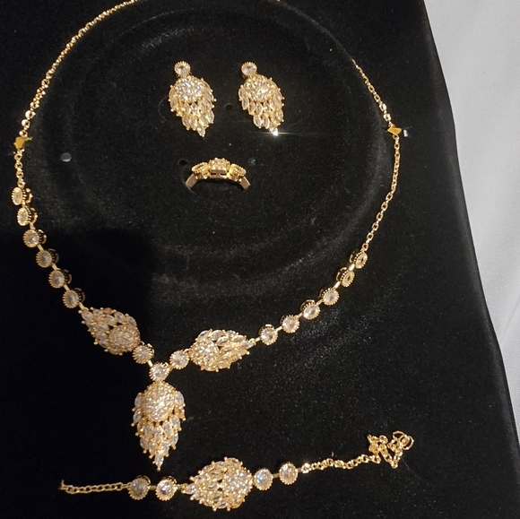 21kgp Duabi Jewlery - Elegant Gold Jewelry Set - Picture 9 of 17